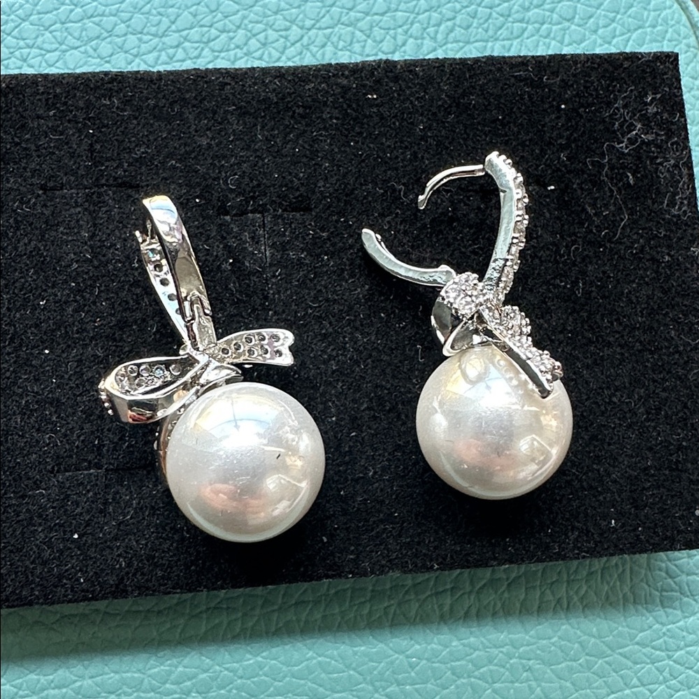 Pearl and Crystal Bow Earrings - Picture 3 of 3